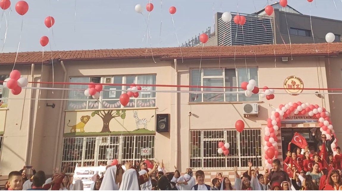 Milli Zafer İlkokulu Cumhuriyet’in 100. Yılında 100 balon bıraktı