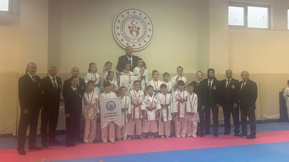 Eskişehir Gençlik ve Spor İl Müdürlüğünün Düzenlemiş Olduğu Karate Şampiyonası'nda İl Birincisiyiz...